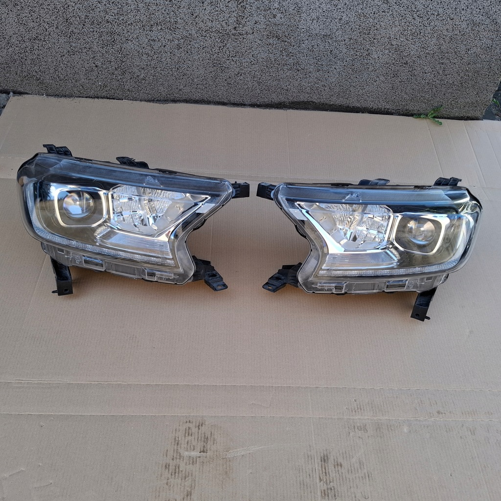 фото №1, Ford ranger raptor 19- комплект лампа фары левая правая светлый середина