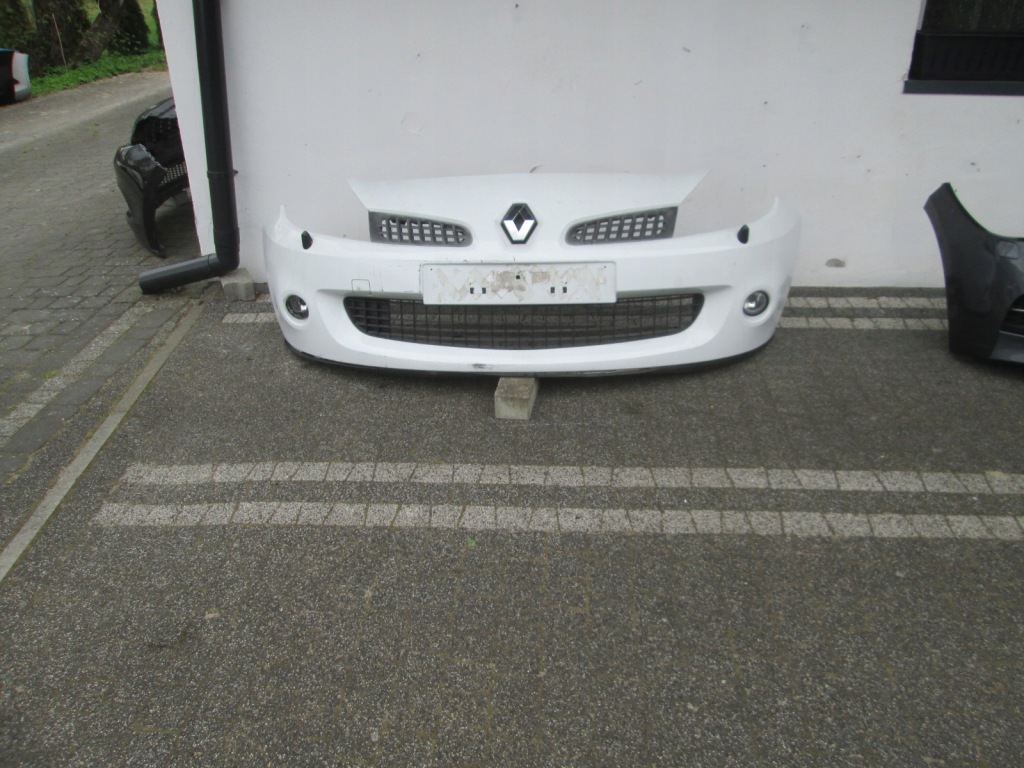 Бампер передний комплектный  renault clio 3 rs 2008 белый Цена