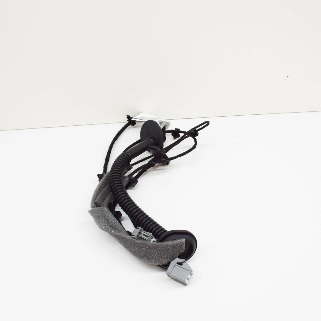 фото №12, Крючок трубопровод багажника volvo s40 mk2 оригинальный 30737653