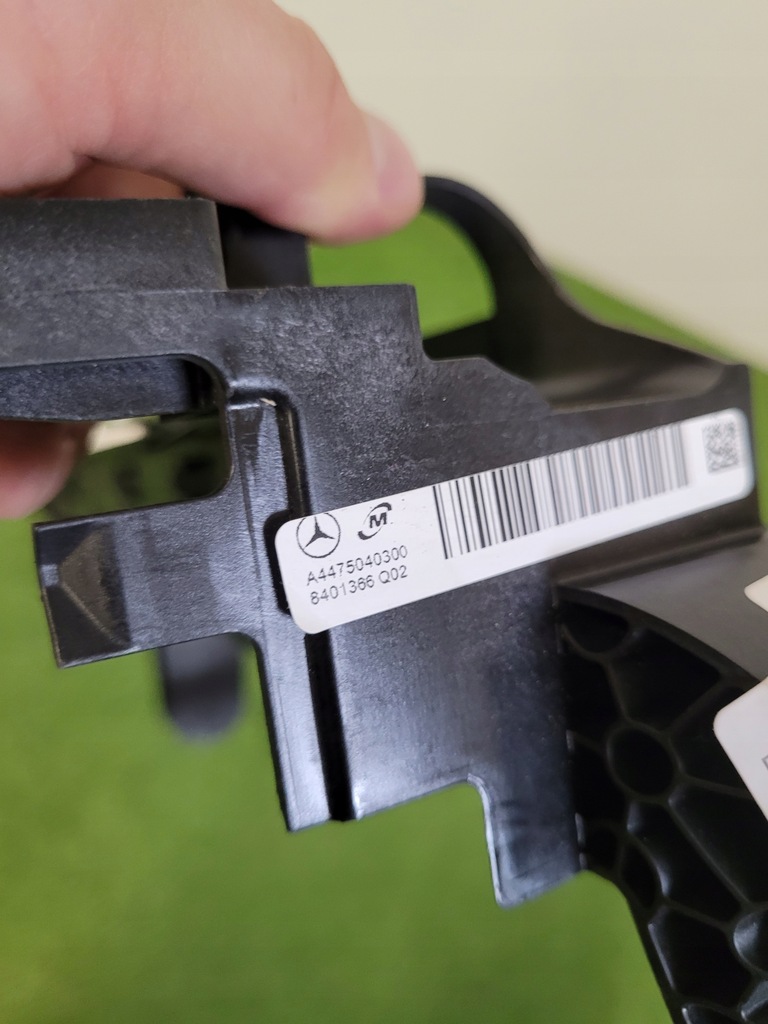 фото №6, Mercedes w447 кронштейн направляющая радиатор радиатора a4475040300 правое новый oem