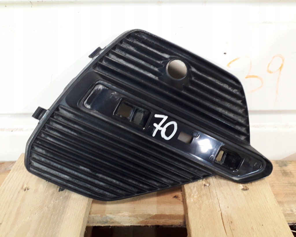 фото №1, Audi q3 2018- решётка бампера задняя левая