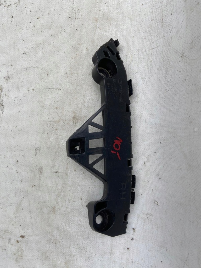 фото №1, Mazda 3 направляющая бампера правый перед bbm4500t1