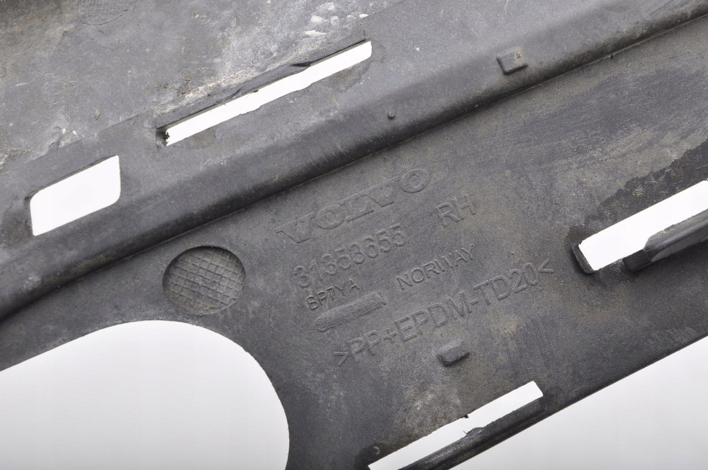 Volvo s60 v60 рестайлинг  решётка решётка  бампера правая 31353655 Цена