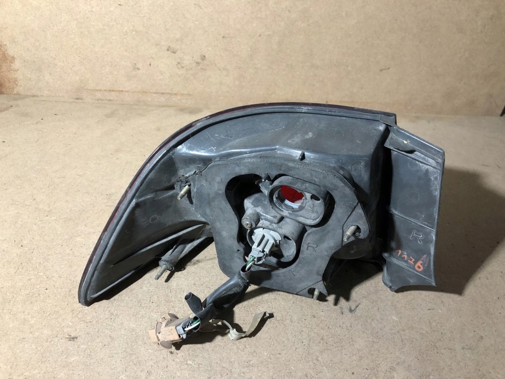 фото №5, Лампа права задня lexus es300 220-76476r