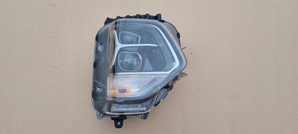 фото №1, Hyundai santa fe iv 2018- лампа правая оригинал europa