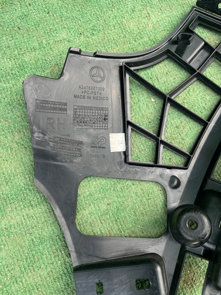 фото №12, Mercedes glb w247 2019- праве кронштейн передній бампера напрямна