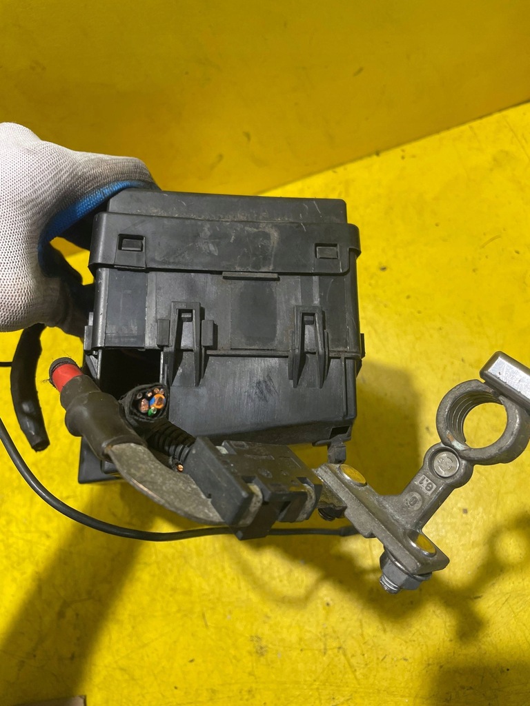 фото №7, Volvo v50 2010 коробка предохранителей