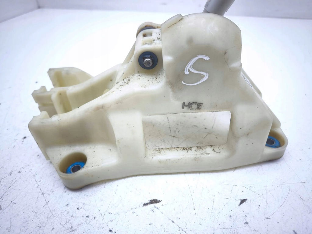 фото №6, Hyundai i30 2013 домкрат переключения передач / верхний