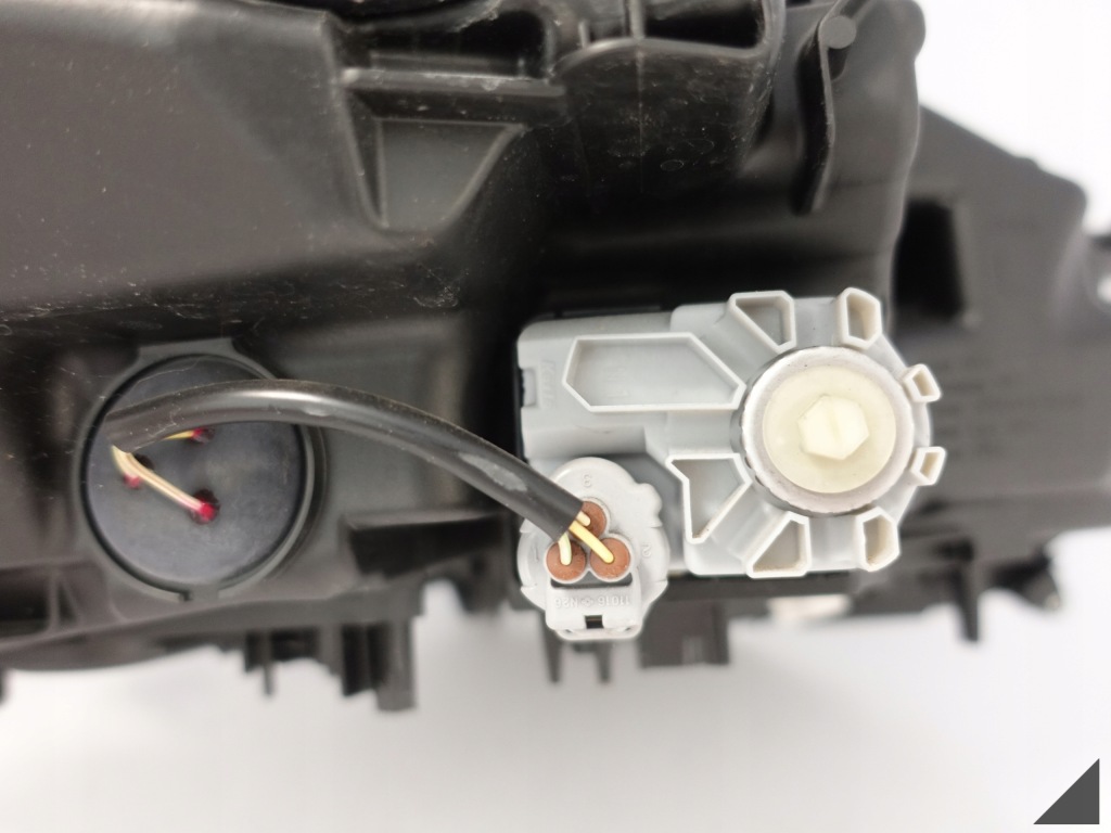 Lexus is 3 3 рестайлинг  16- full led левая перед европа  фара в Украине