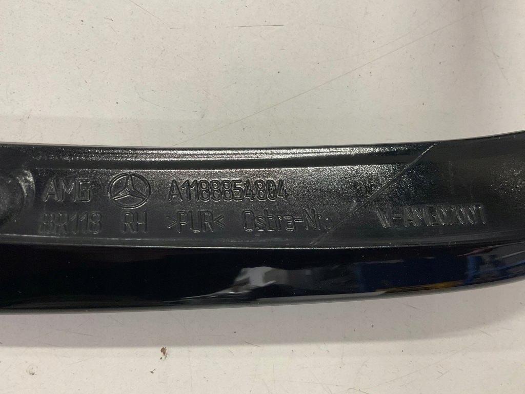 Накладка, молдинг спойлер перед mercedes cla w118 рестайлинг  35 amg правый  1 левое с Разборки