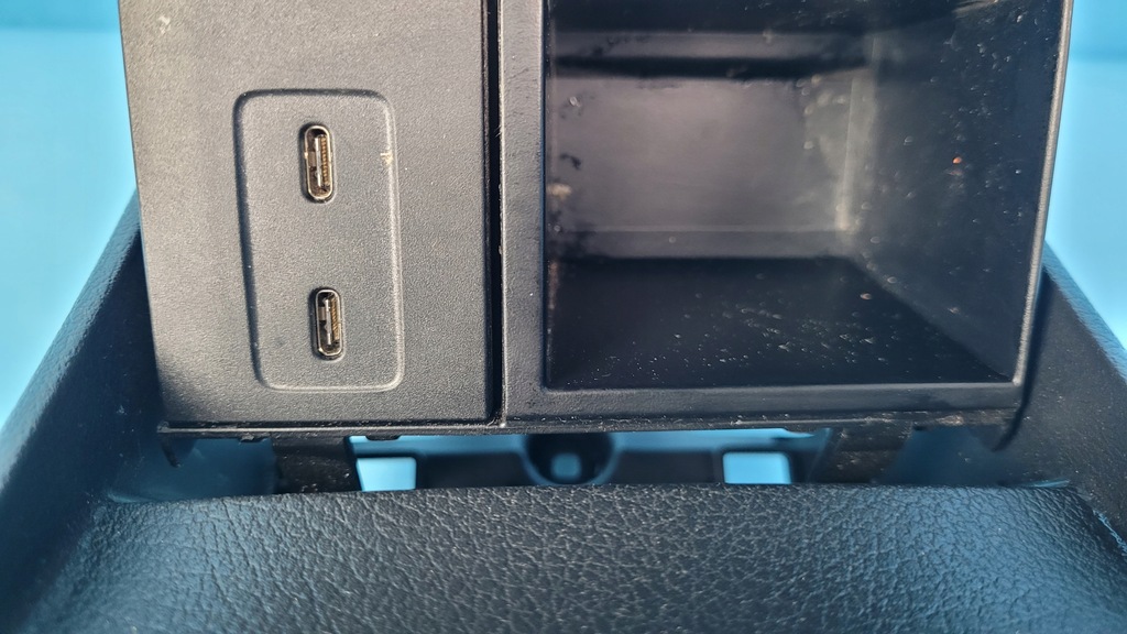 фото №5, Mercedes x247 glb 200 23r бардачок тунель задня port usb a2478207702