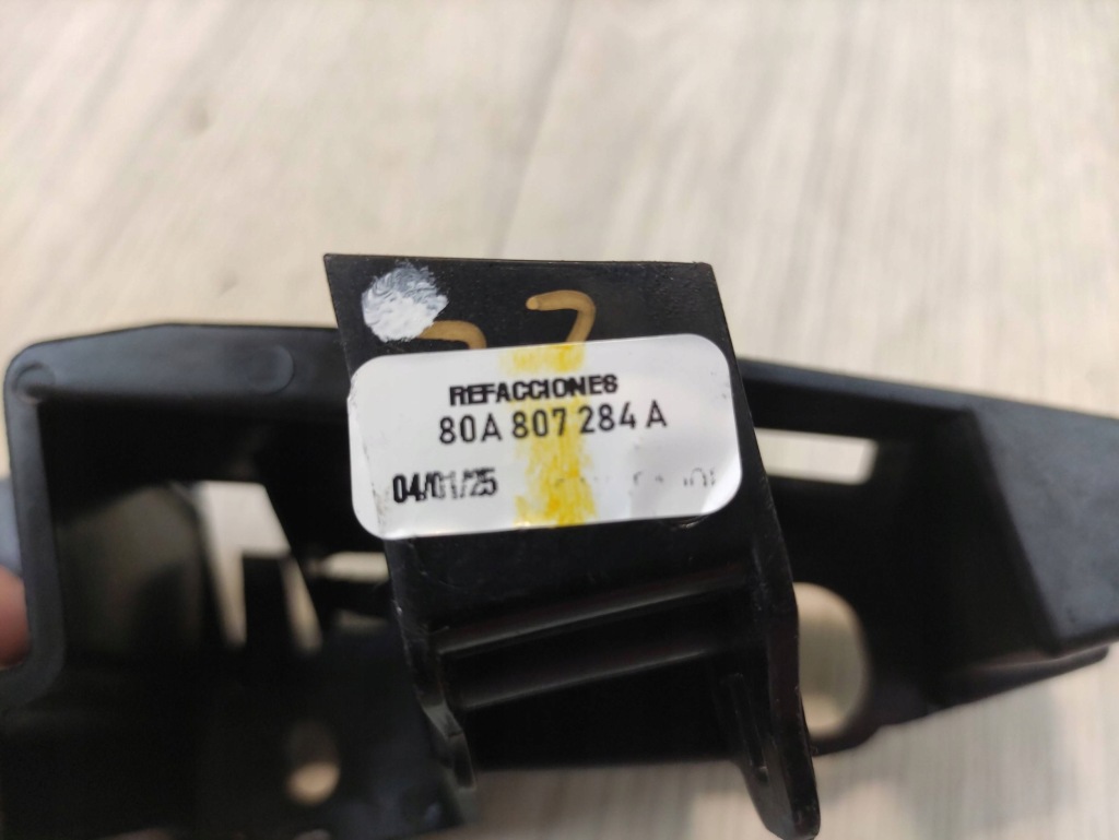 Audi q5 80a направляющая кронштейн бампера правый перед 80a807284a Киев