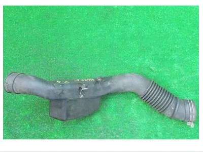 фото №1, Toyota hiace 2.4d 00r - воздухозаборник труба воздуха