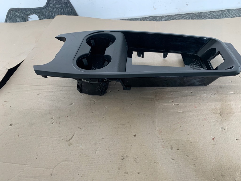 фото №11, Ford mustang mach-e 2021r кронштейн na кружки полка туннель среднего оригинал