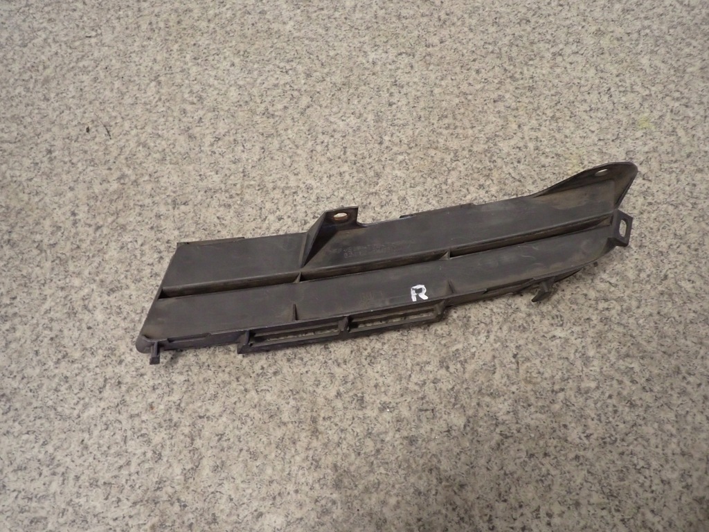 фото №6, Toyota avensis verso 03- заглушка противотуманной фары правая