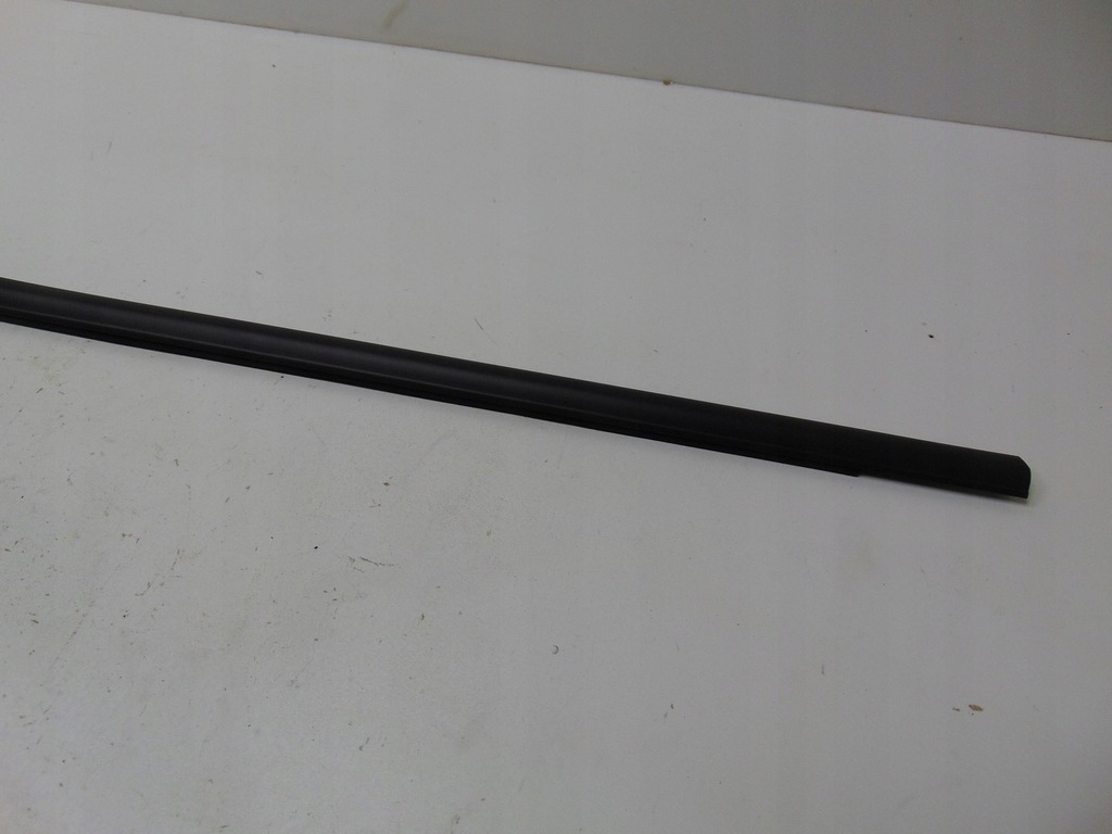 фото №5, Молдинг ущільнювач лівий перед vw t-roc 2ga837477