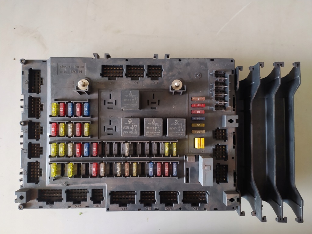 фото №1, Mercedes-benz actros mp4 коробка панель запобіжників a0014463658