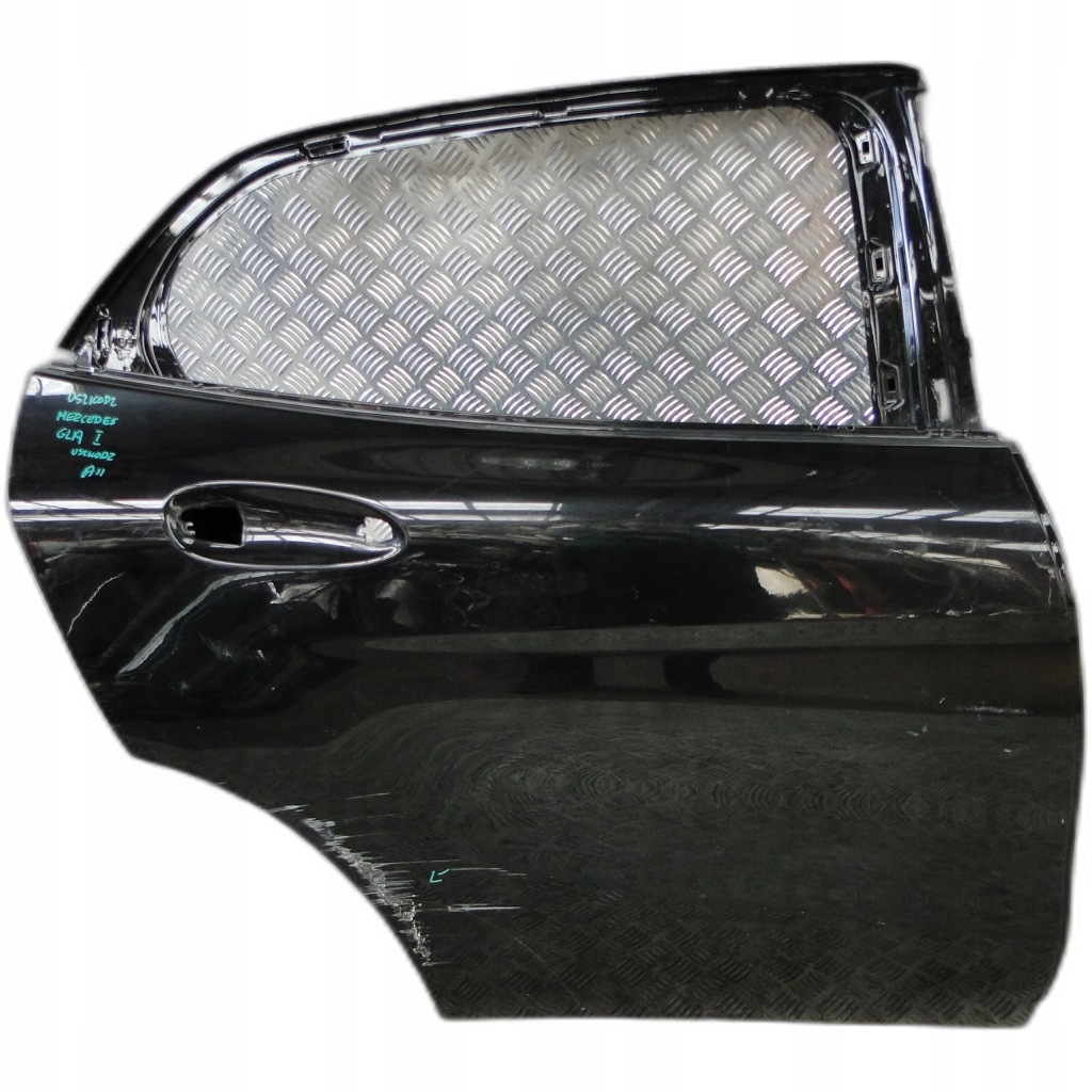 Купить Дверь правый задний  mercedes gla w156 повреждённые