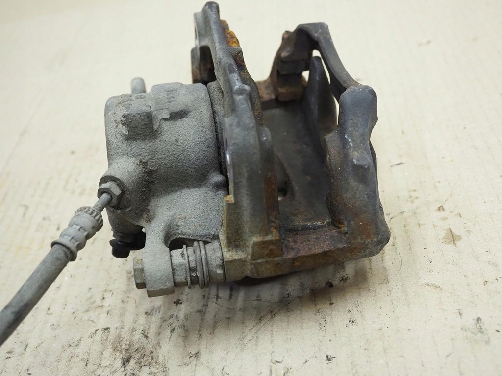 фото №15, Bmw 2 f46 gran tourer суппорт тормозной левый перед