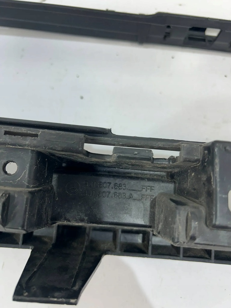 фото №6, Porsche taycan 9j1 решётка средняя бампера