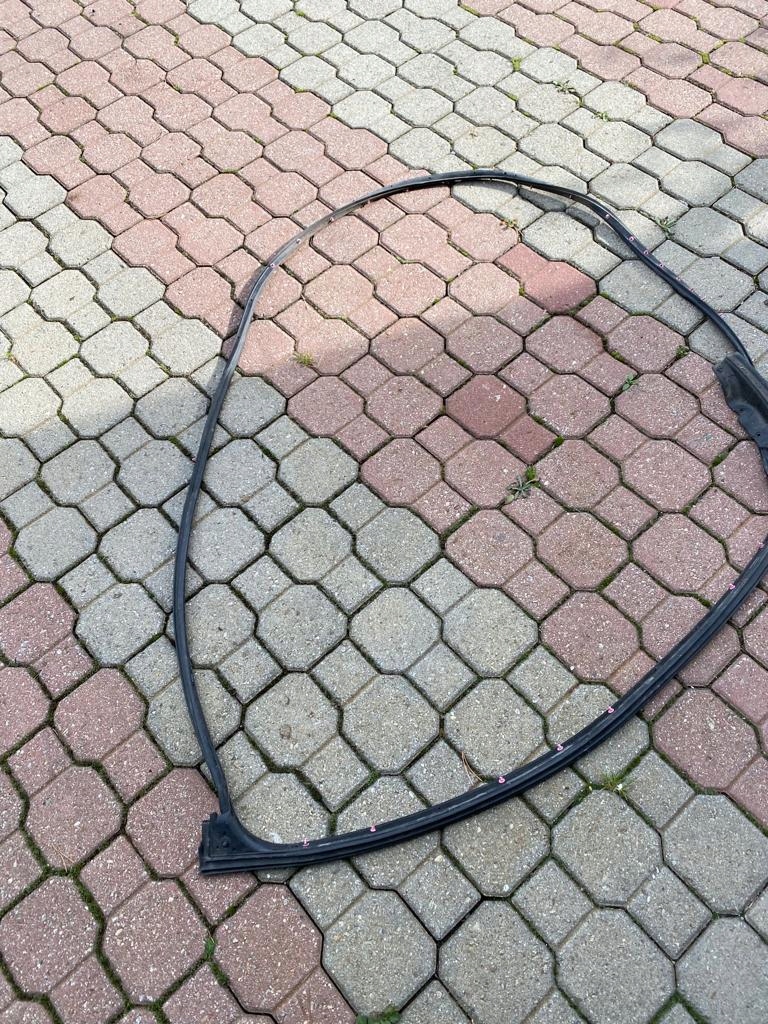 фото №1, Прокладка резиновый элемент дверь левый перед ford f150 2015+