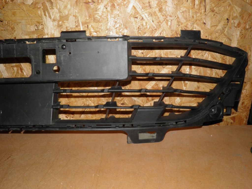 Решітка решітка  бампера перед renault clio v 622546955r оригінальний номер Оригінал