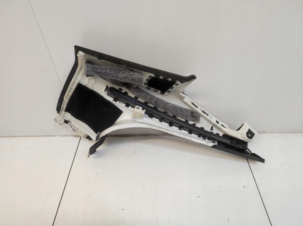 фото №10, Защита стойка d направляющая шторка багажника правый задняя audi a6 rs6 c8 kombi