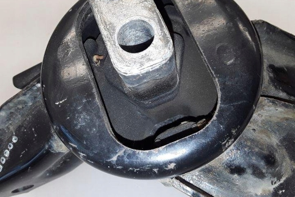 фото №6, Передняя подушка двигателя hyundai i40 vf 218303z400 1.68l дизель 100kw