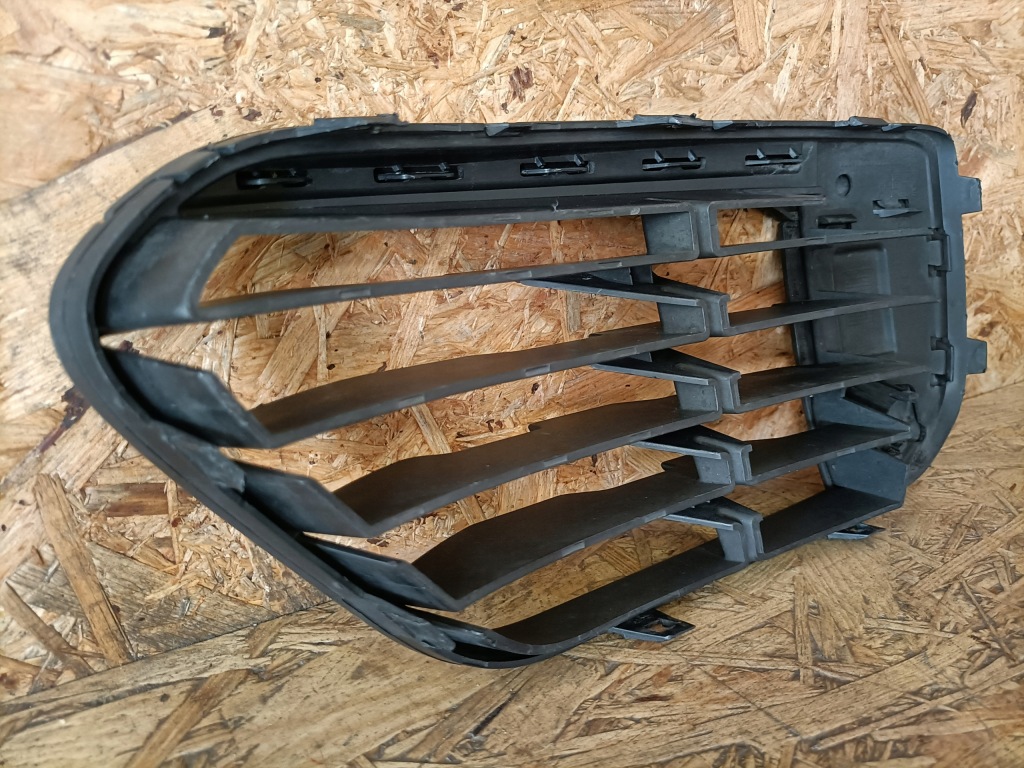 Bmw x1 f48 решётка бампера правый  перед 51117354778 Киев