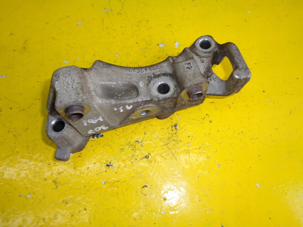 фото №1, Peugeot 307 1.4 hdi кронштейн двигателя