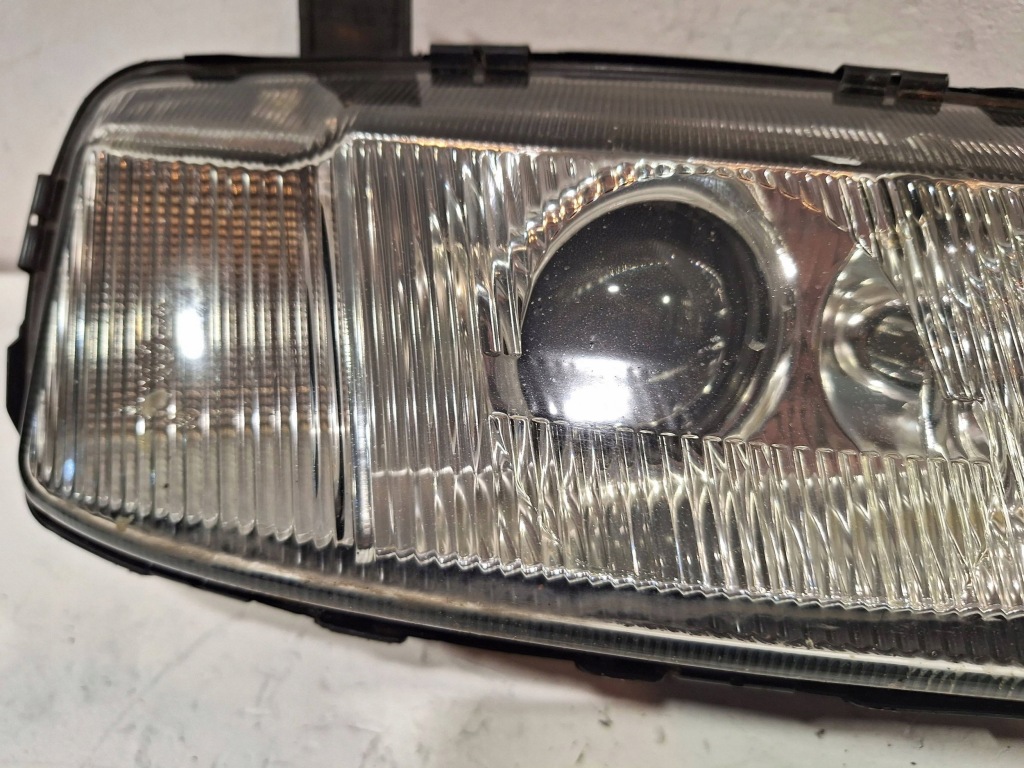 фото №4, Лампа перед правая 137124-00 opel calibra 89-97