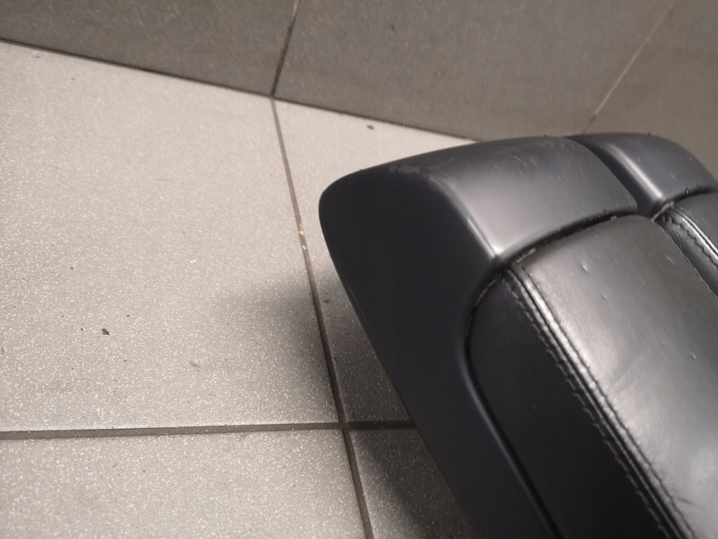 фото №15, Подлокотник чёрный средний кожа audi a8 d3