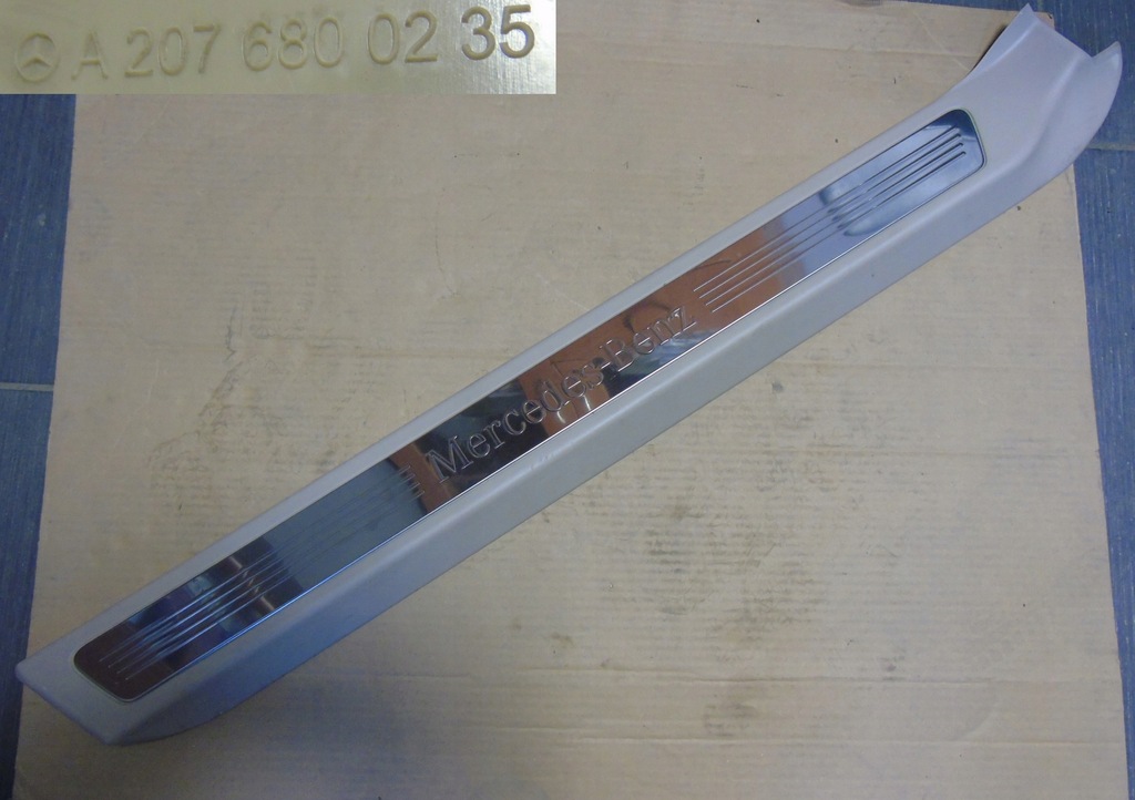 фото №1, Идеальное состояние молдинг накладка порог правая mercedes w207 1