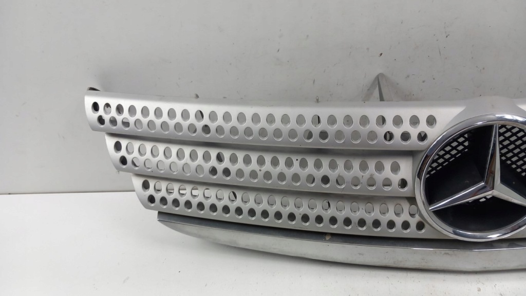 Mercedes w169 amg решітка  решітка радіатора Доставка