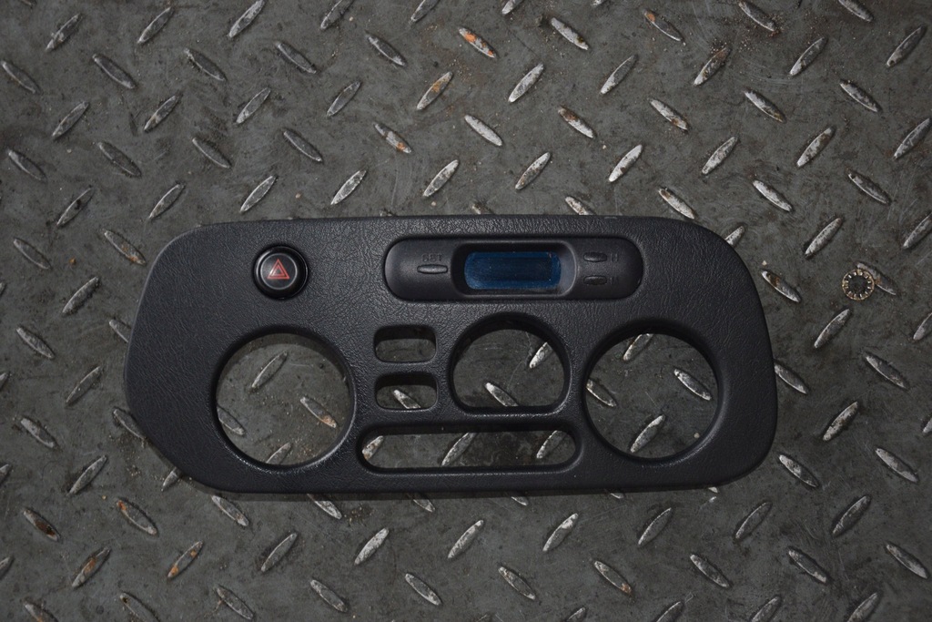 фото №1, Часы рамка mitsubishi colt v lift