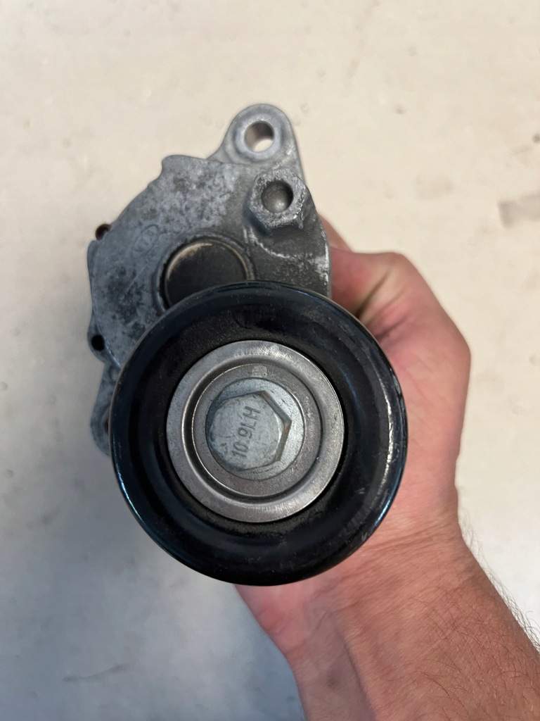 фото №5, Hyundai i20 1.1 crdi натяжитель ремень ролик