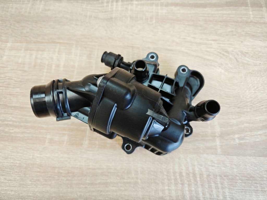 Купить Оригинальная корпус термостата bmw 2.0d g26 g20 g30 g01 8581627 27km!