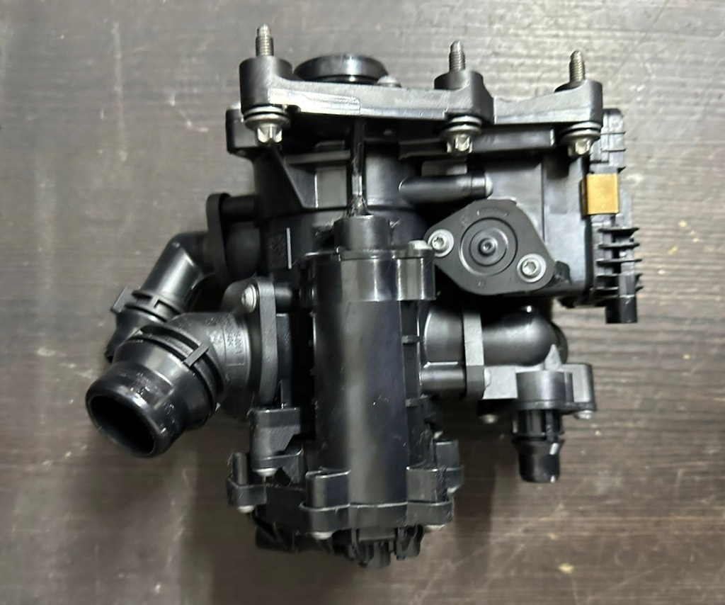 фото №1, Bmw f40 корпус термостата 8631943