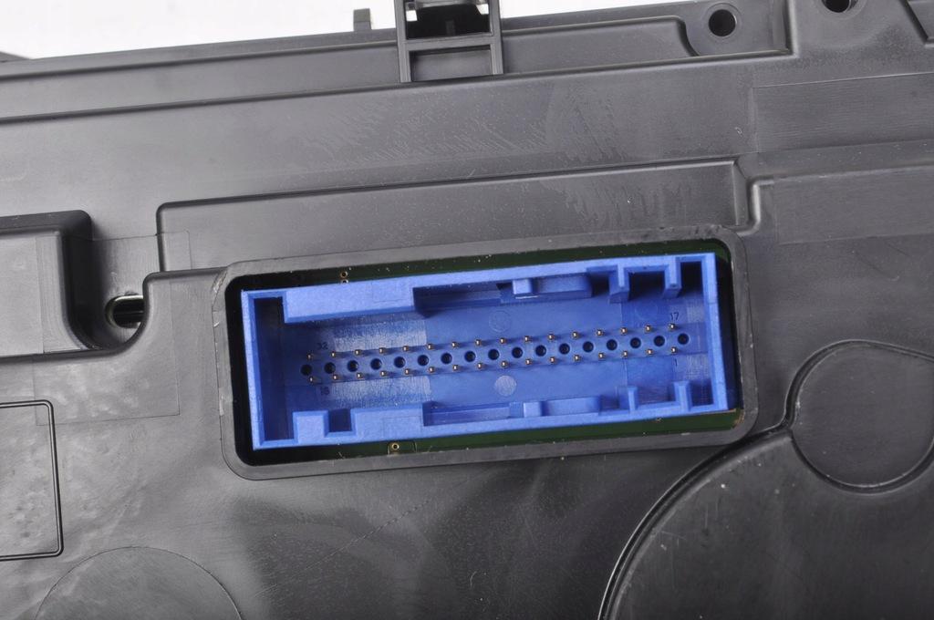 фото №9, Defender l663 3.0 d счетчик приборы 21r anglik