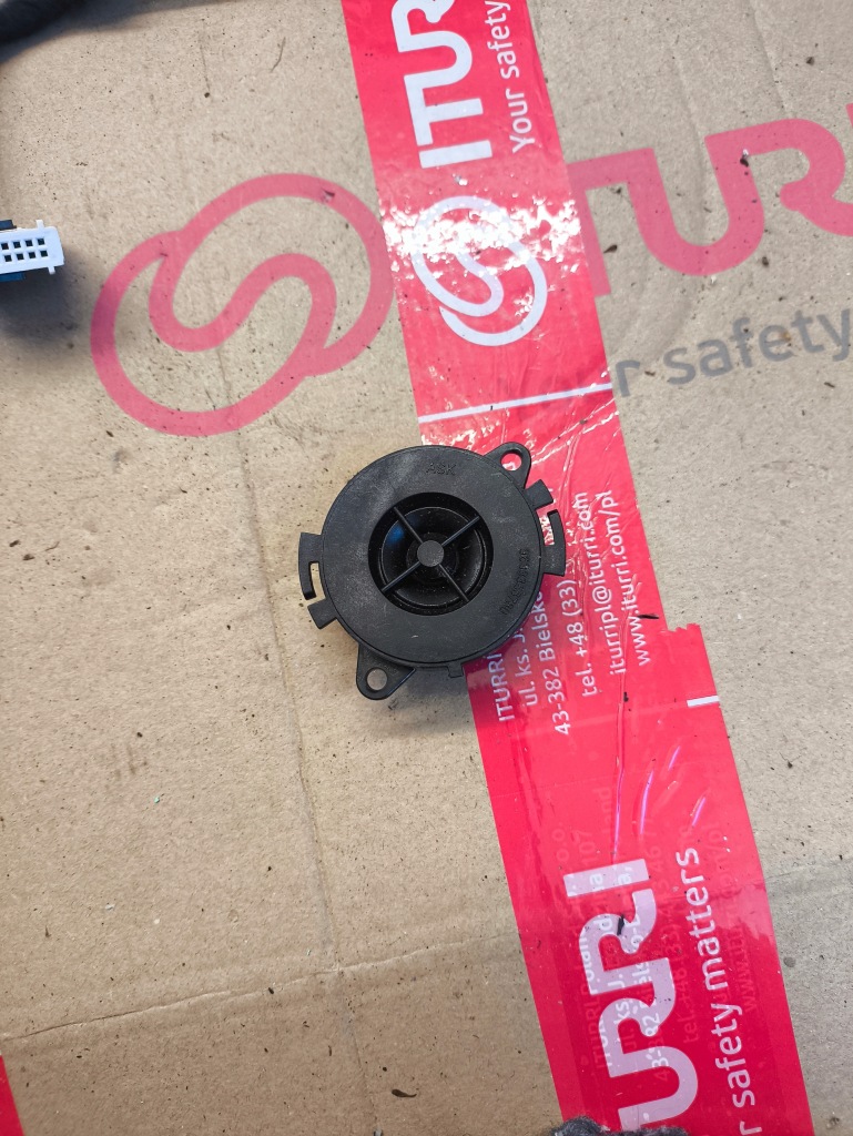 фото №1, Peugeot 308 динамик высокочастотный 90220017304 ?