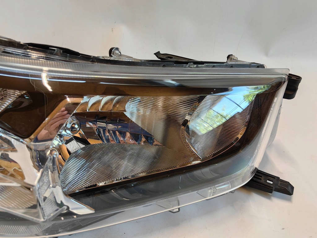 фото №6, Toyota hilux viii lift- лампа звичайна права polecam