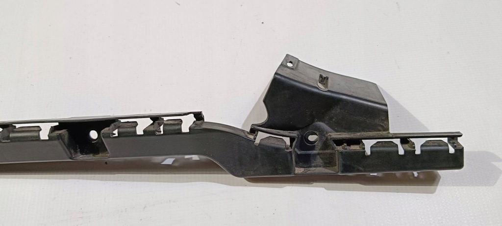 Кронштейн  кронштейн накладки накладки порога правої maserati granturismo 2008- Недорого