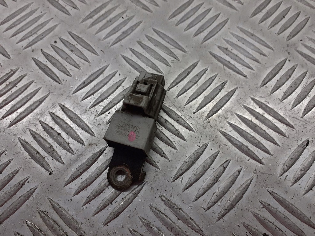 фото №1, Конденсатор toyota yaris i 1.0 90980-04140