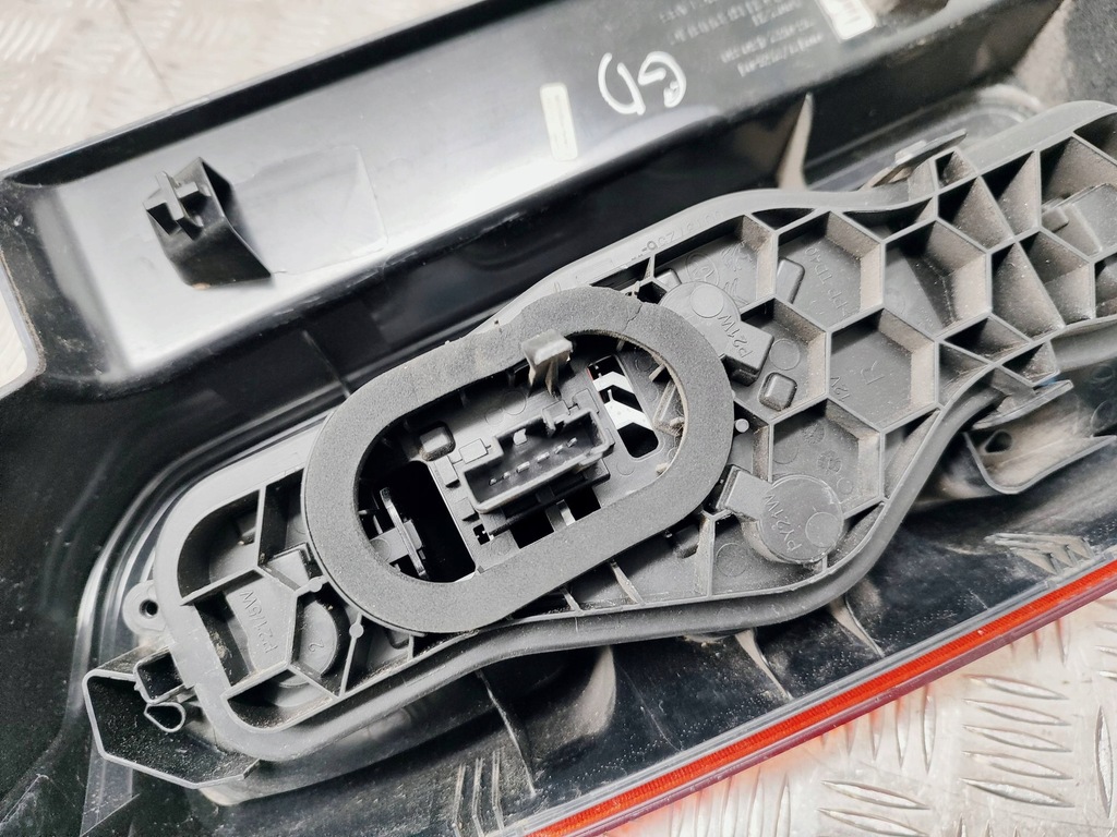 фото №11, Peugeot expert 2018 правая сторона лампа задняя