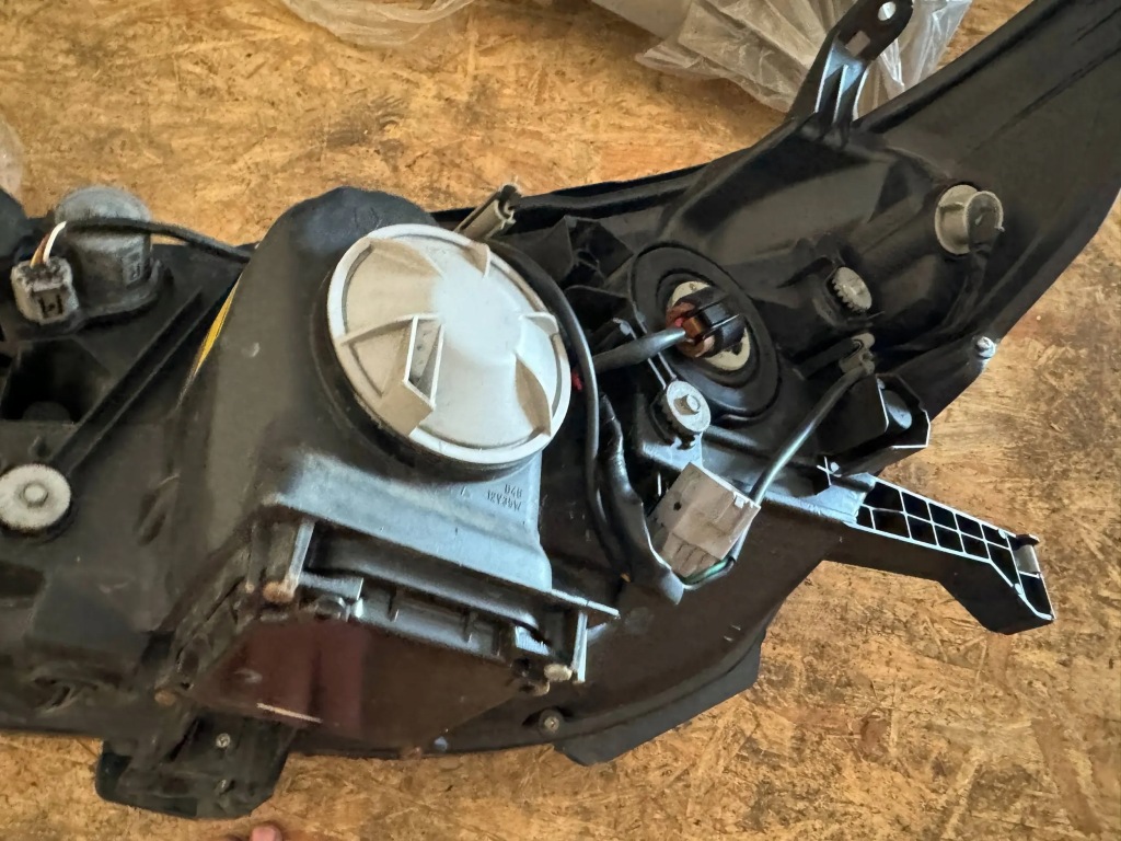 фото №6, Toyota land cruiser j150 2014 лампы передние