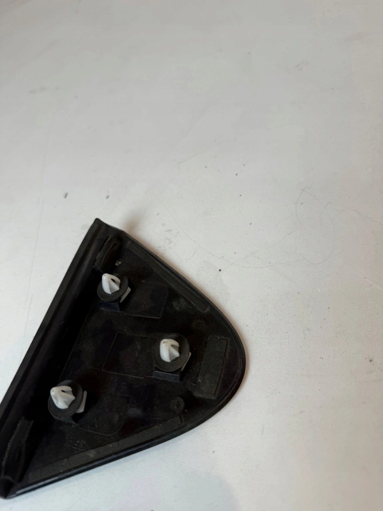 Заглушка трикутник накладка лівий задній nissan juke f15 Ціна