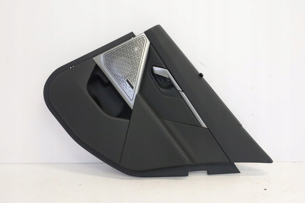 Купить Обивка обшивка дверь правый задний  bmw g60 bowers & wilkins