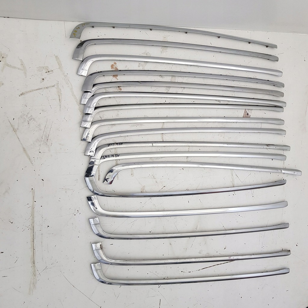 фото №1, Mercedesa w124 молдинг бампера накладка хром ory