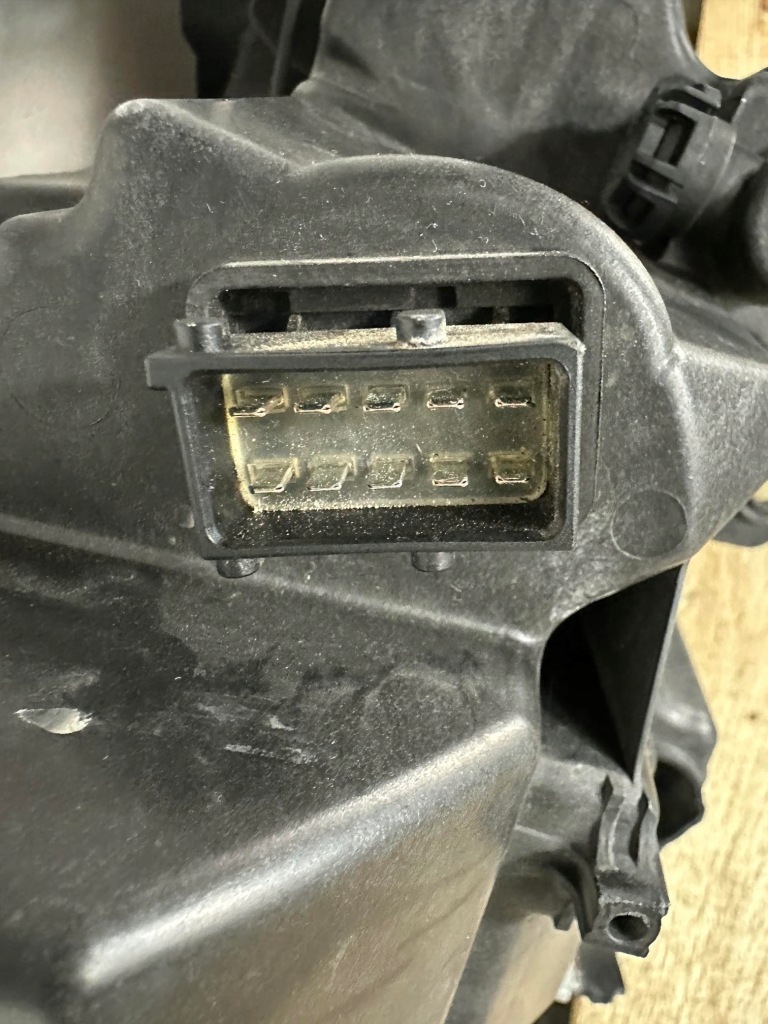 Фара перед передня ліва opel insignia b 2 2 звичайна + led 39195641 європа Ціна