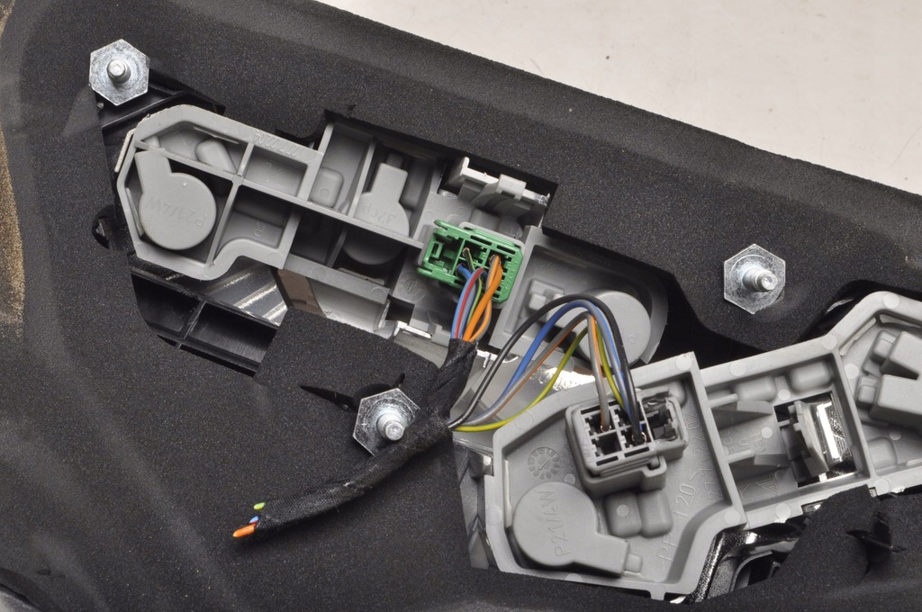 фото №7, Volvo c30 лампа правая задняя правый задняя p2 31213914